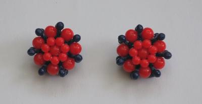 Boucles d'oreille clip vintage - Perles rouges et bleues