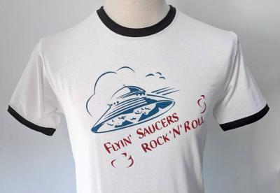 T-shirt Flyin' Saucers Rock'n'Roll - blanc et noir - dessin bleu et rouge